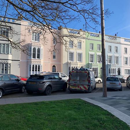 Grand 2 Bed Georgian Apartment At Florence House With King Bed, In The Heart Of Herne Bay & 300M From Beach 外观 照片