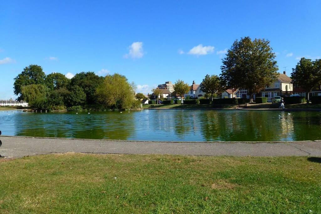 Grand 2 Bed Georgian Apartment At Florence House With King Bed, In The Heart Of Herne Bay & 300M From Beach 外观 照片