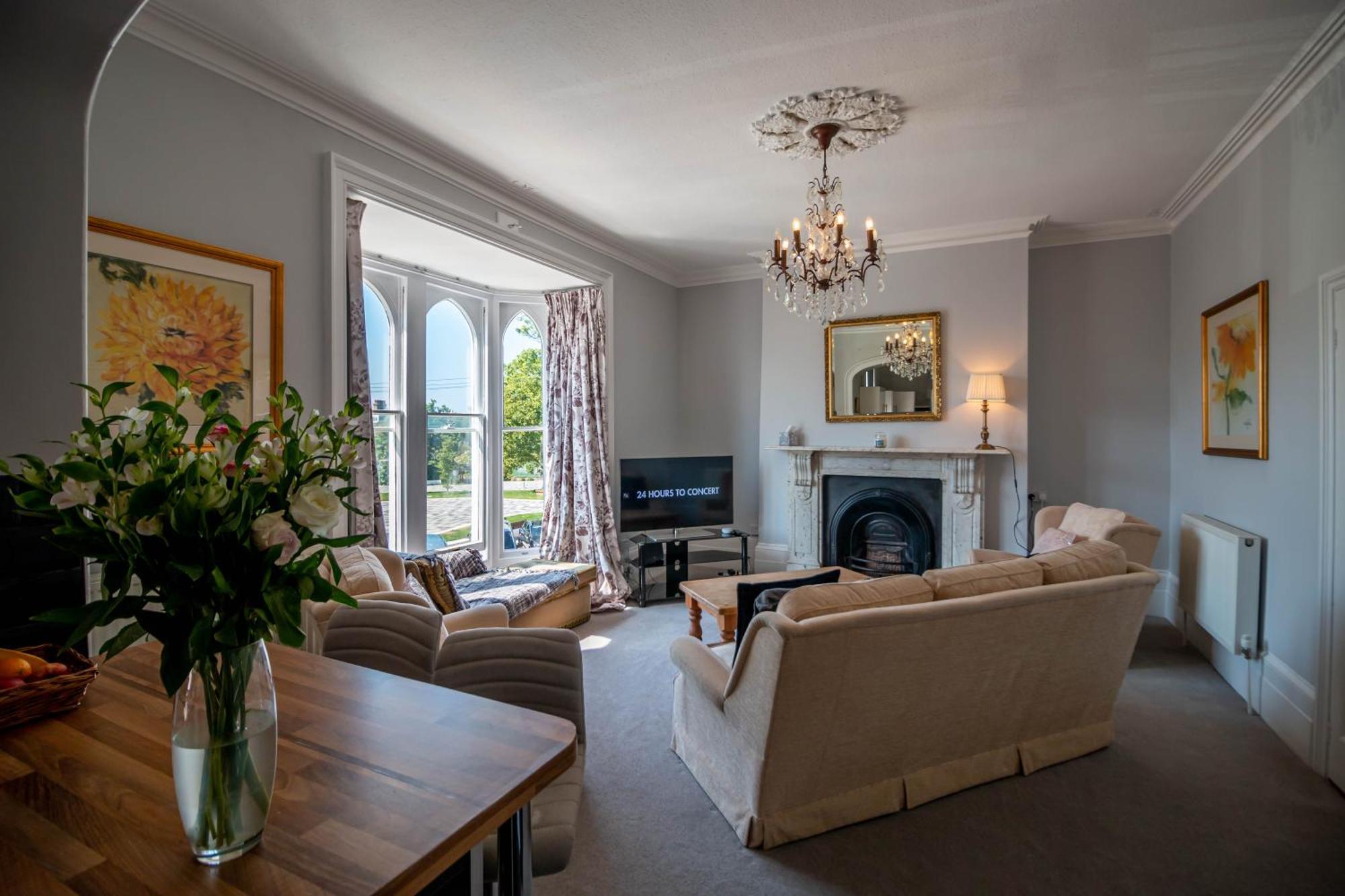 Grand 2 Bed Georgian Apartment At Florence House With King Bed, In The Heart Of Herne Bay & 300M From Beach 外观 照片